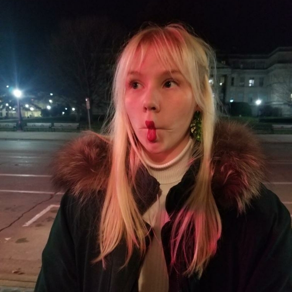 Meet the seller! (Me) - Picture 4 of 6